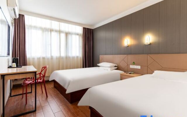 Qingzhu Hotel (Shanghai Nanjing East Road The Bund Subway Station)