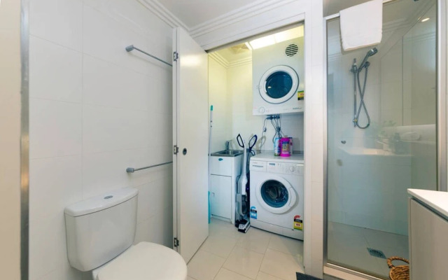 Modern 1 Bedroom Apartment Close To CBD