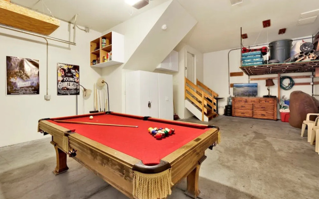 Green Squirrel Chateau #2484