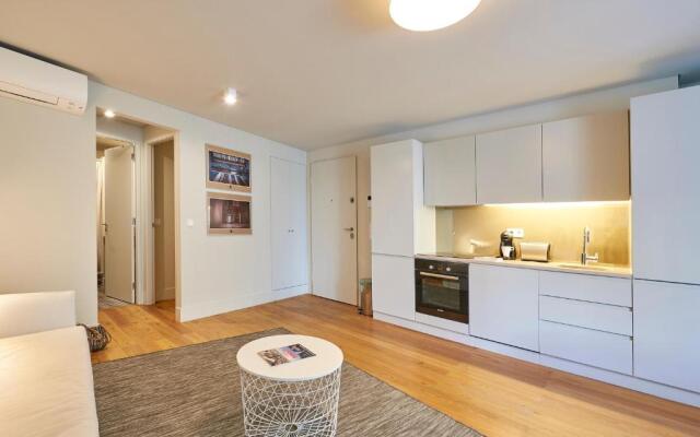 Modern Apartment Bica dos Olhos