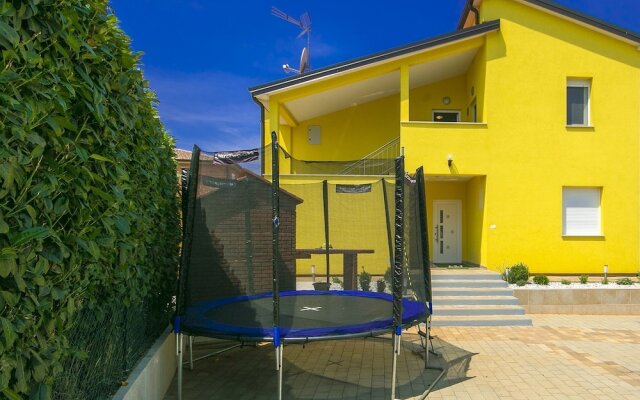 Lovely Apartment in Kaštel With Swimming Pool