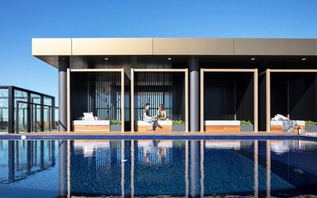 Luxury 1 Bedroom 1 Study With 1 Parking