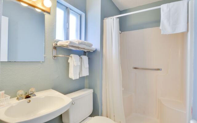 Upper Deck Hotel and Bar - Adults Only