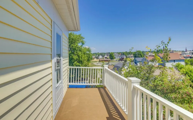 Algoma Victorian - Steps to Lake Michigan!