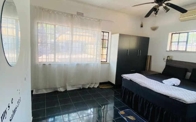 Cozy  Cabin Guest Lodge