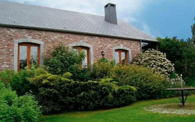 Quaint Farmhouse in Maffe With a Turkish Bath