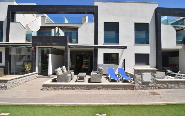 Penthouse Oasis Beach IV N  142