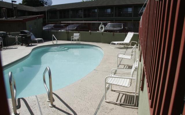 Inn at King City