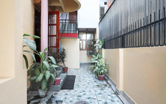 Oyo 18393 Chandra Guest House