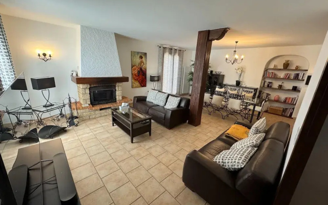 Beautiful Villa Near Village des Vans