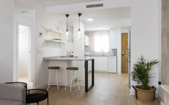 New San Juan beach apartment with AC