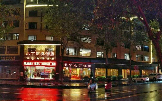 Xichang Xiaoding Business Hotel