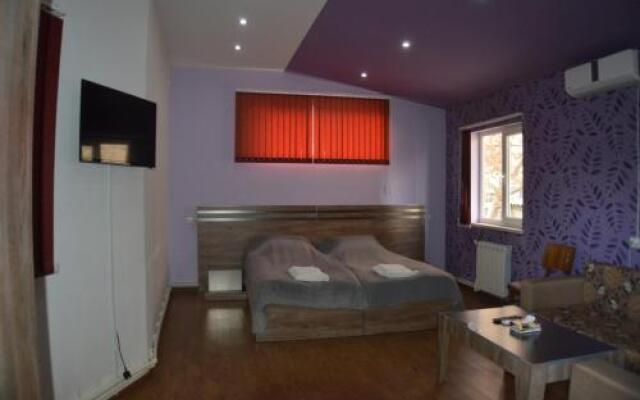 Le Petit Hotel
