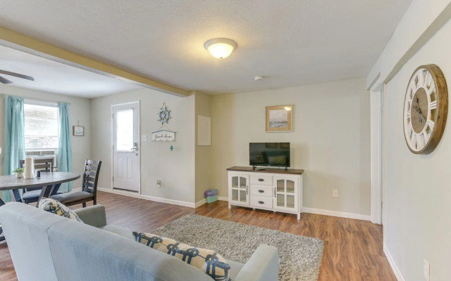 Walk to Beach: Cozy Unit in Galveston!