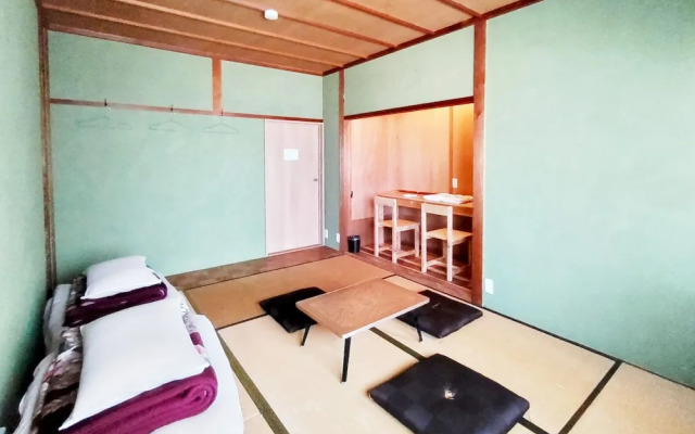 Guesthouse Bench
