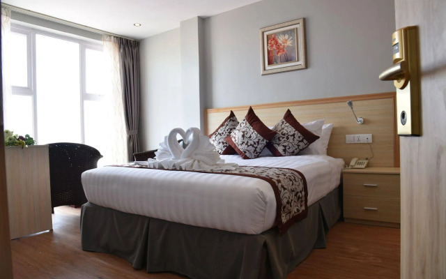Paragon Central Hotel & Sky Bar