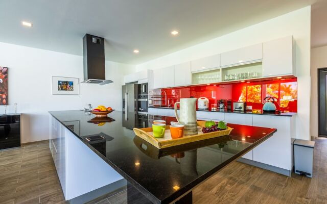 Modern 3 bedroom Pool Villa PG19