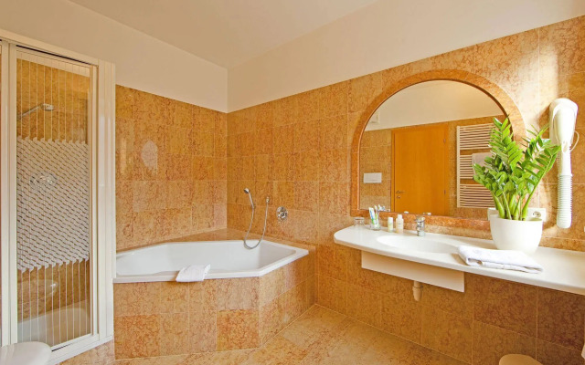Hotel Tyrol