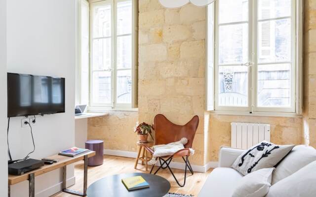 Bright and Cosy Studio in the Historical Heart of Bordeaux by GuestReady