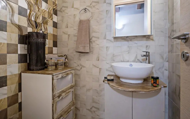 Dreamcatcher Villa Outdoor Indoor Pool hot tub