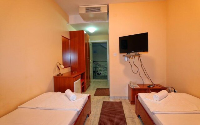 Hotel Podostrog