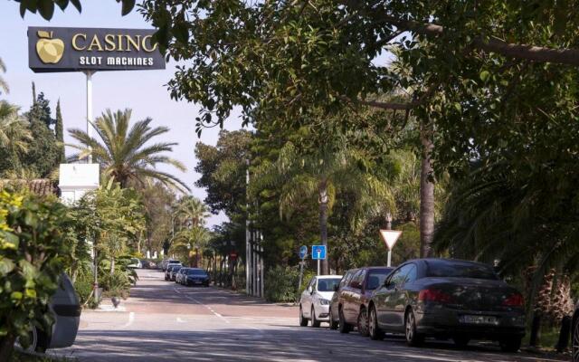 Luxury 1 Bedroom Apartment Next To The Casino