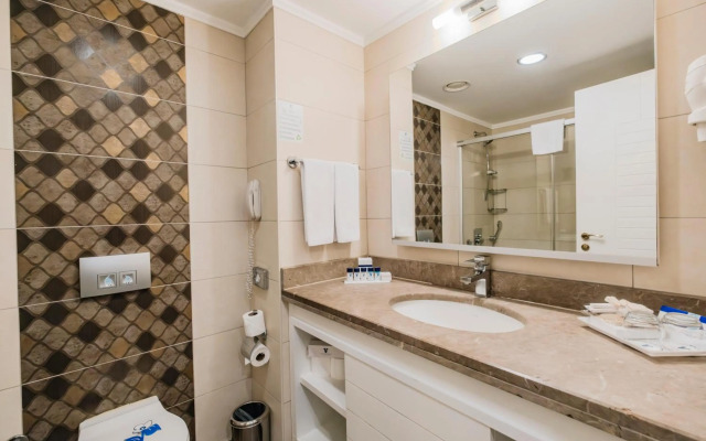 Leonardo Royal Hotel London City