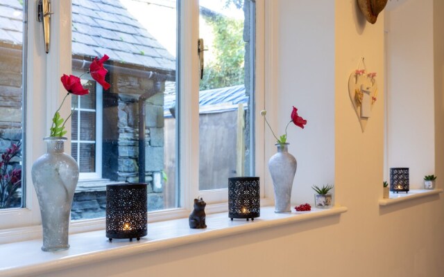 The Mews, With Free Private Parking, Windermere