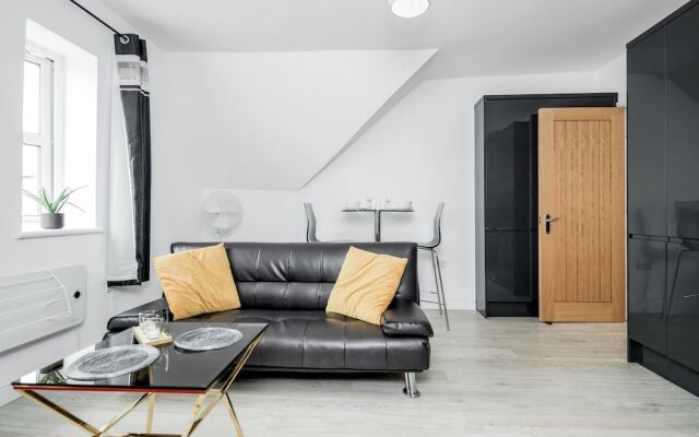 Comfortable 2BR Apartment in Bedford