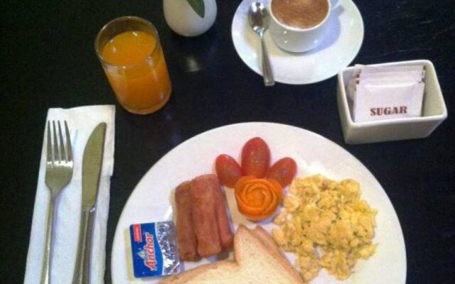 Pra-Tna Guest House And Coffee