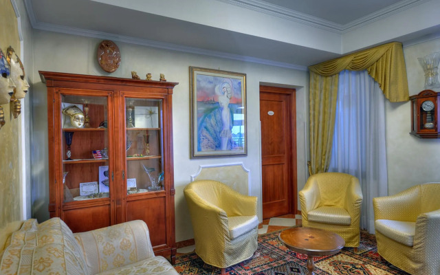 Russo Palace Hotel