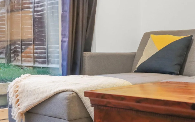 Inviting 2-bed House in Milton Keynes - Netflix