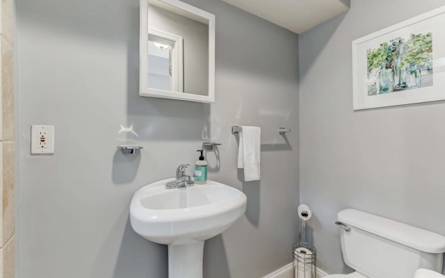 Upscale Home W/rooftopdeck&parking Near Stadiums