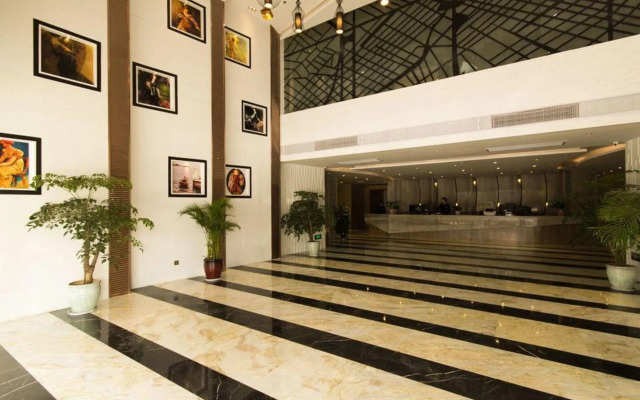 Boyue Lanwan Hotel (Hangzhou Zhijiang Zhuantang Songcheng Art Institute) )