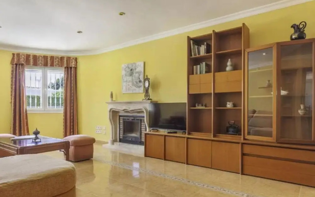 Charming Holiday Home in Calpe With Barbeque