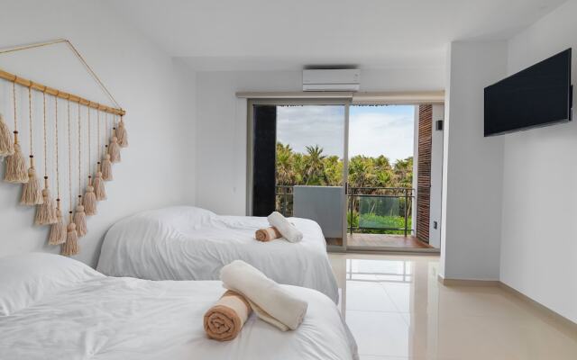 Angelina 28 Beachfront and Family Apartments - Modern and Relaxing Long Stays (20 min from Cancun Airport)