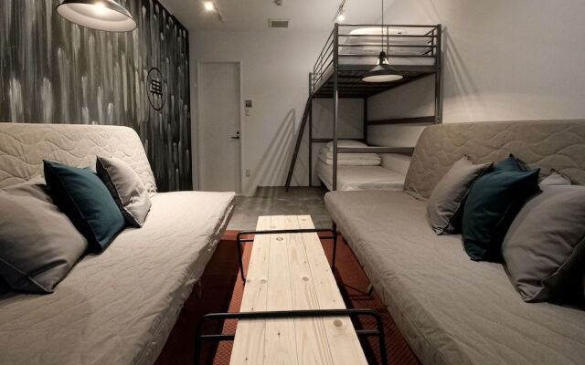 BENCH - Hostel