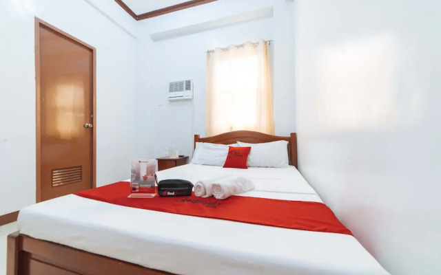 Reddoorz @ D Maagma Street - Vaccinated Staff