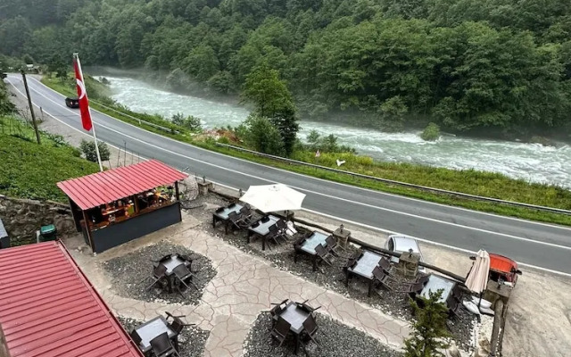 River Deluxe Boutique