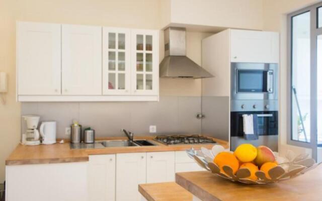 Central Funchal Apartment - GARDEN - Free Parking & AC