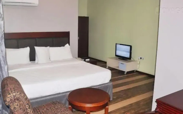Denami Suites