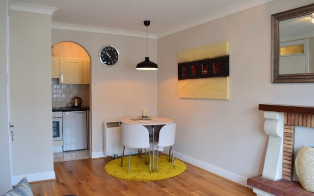 Central 1 Bedroom Next to Hapenny Bridge