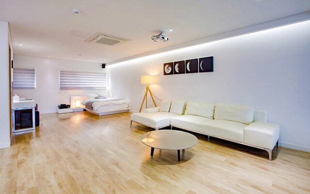 Yeongdeok B Side Pool Villa