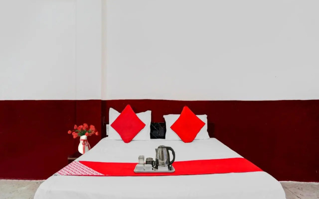 OYO Flagship 70083 Premium Hotel