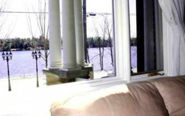 The Lakehouse in Calabogie