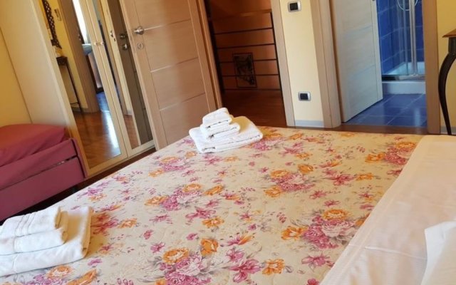 Aurelia Garden Gold Bed & Breakfast