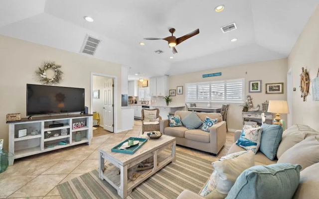 Purple Pelican Paradise by Ryson Vacation Rentals