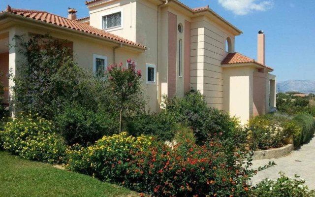 Celestial Azure Villa, your Athenian Country House Retreat