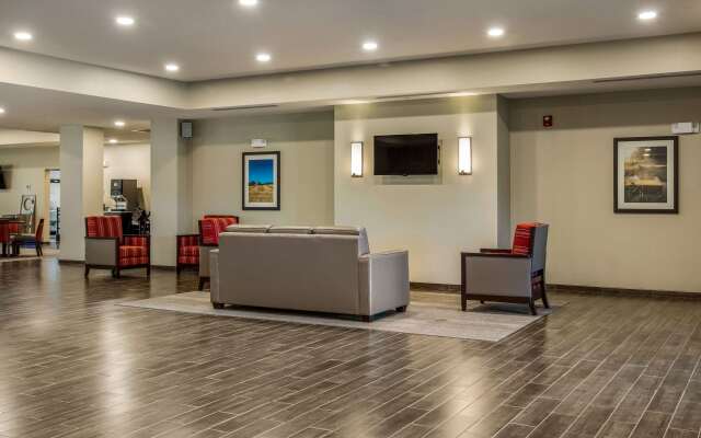 Comfort Suites Brunswick - Clevelend Southwest