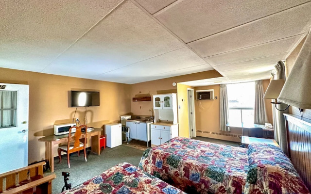 Capone's Hideaway Motel